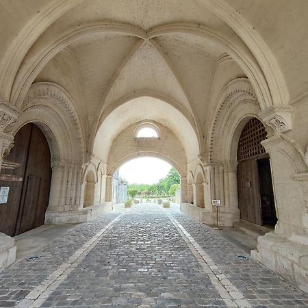 Chambre D'Hotes La Grenade Bleue Pons Exterior photo